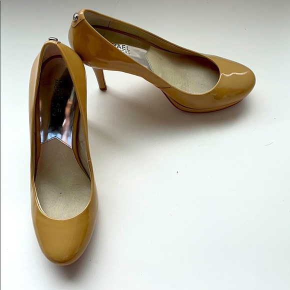 Nude Michael Kors Heels - Picture 2 of 6